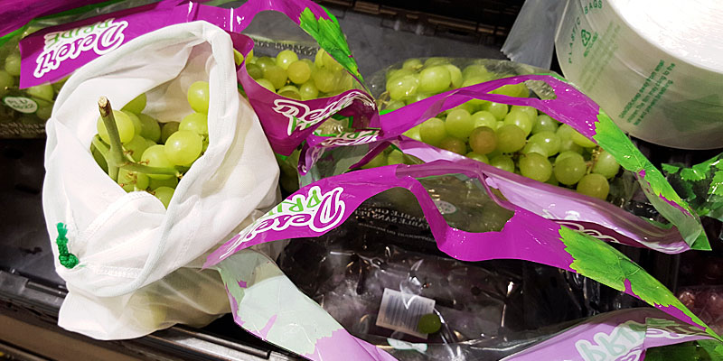 Prepacked grapes but loose the plastic bag