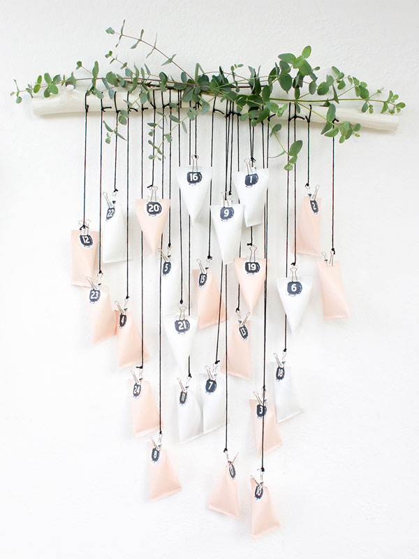 Hanging DIY Advent Calendar by Lilaliv